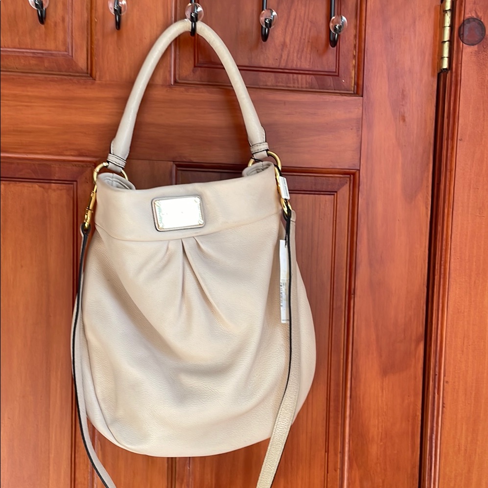 Elegant Cream Leather Shoulder Bag